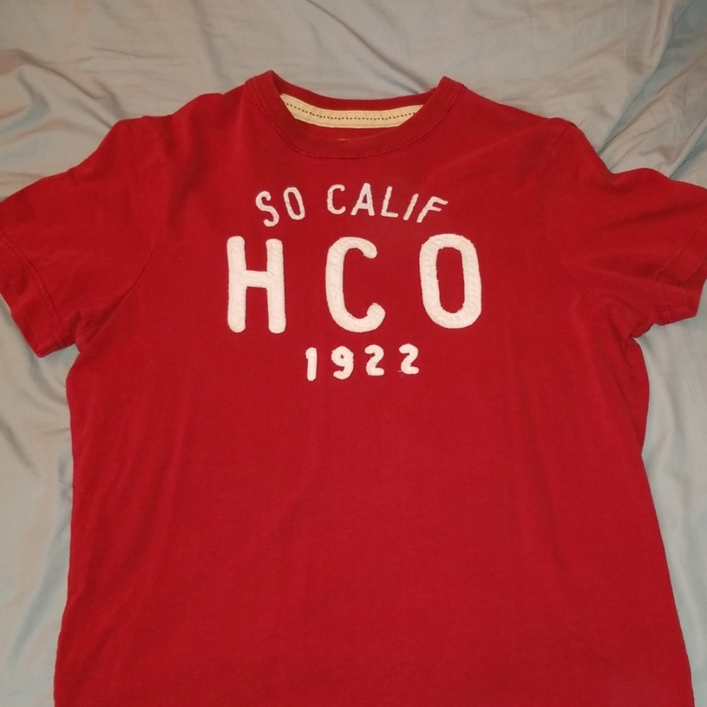 Hollister tee